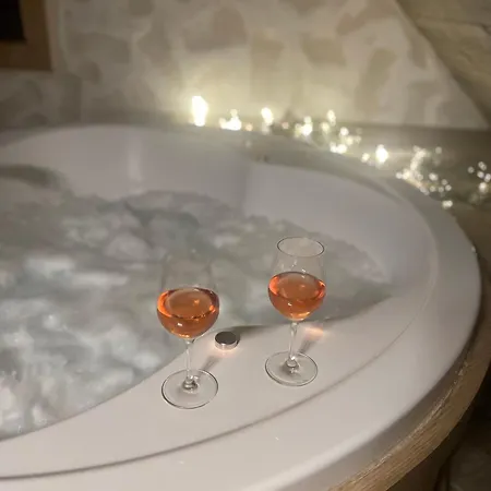 Bijela , Jacuzzi & Sauna * 자호리나